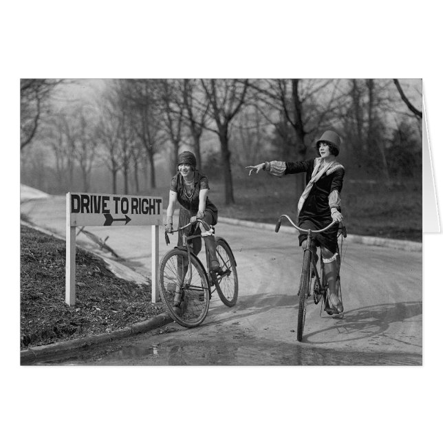 Chicas Flapper montando bicicletas, 1925 (Anverso (Horizontal))