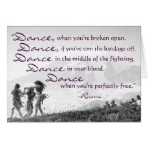 Chicas Hippie gitanos bailando con espíritu libre