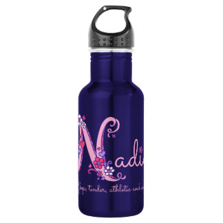 Chicas nombre de Nadia y botella de agua de la