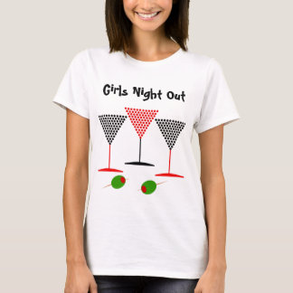 Chicas sacan camiseta de la noche