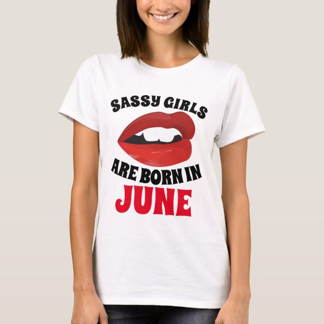 CHICAS SASSY NACEN EN Camisetas DE JUNIO (Anverso)