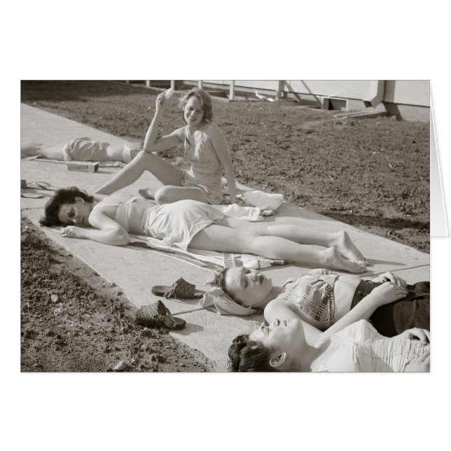 Chicas Sunbathing, 1943 (Anverso (Horizontal))