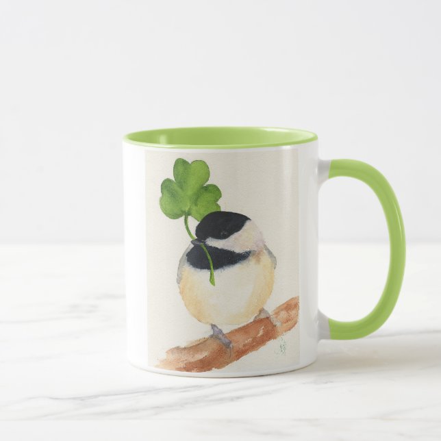 Chickadee con la taza de café afortunada del (Derecha)