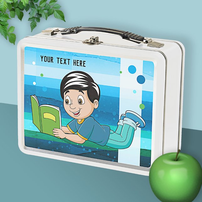 Chico lindo con caja de almuerzo Metalizado del li (Lunch box featuring a cute cartoon design with a boy reading a book.)