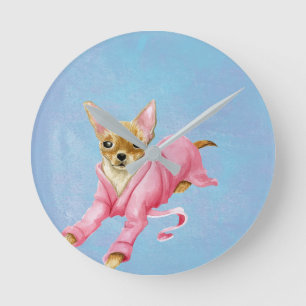 Chihuahua en un reloj de pared del perro de la