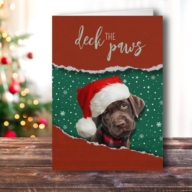 Chocolate Labrador Festividad Santa Hat Tarjeta de (Deck the Paws is the perfect card to send your dog lover friends and family this Holiday season!)