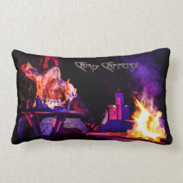 Chris Caffery Jester con la almohada lumbar Firepi
