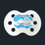 Chupete Binky Pacifier Personaliza "Perro Menorah"<br><div class="desc">Binky Pacifier Personaliza "Menorah Dog" Para personalizar simplemente borrar texto y escribir en su propio mensaje. Personalizar eligiendo y usando su tamaño de letra, color y estilo favoritos. ¡Disfrútalo! Gracias por detenerse y ir de compras. ¡Muy apreciado! ¡Feliz Hanukkah/Chanukah! Tamaño: BooginHead® Personalizado Pacifier (6 meses) Dé a su bebé lo...</div>