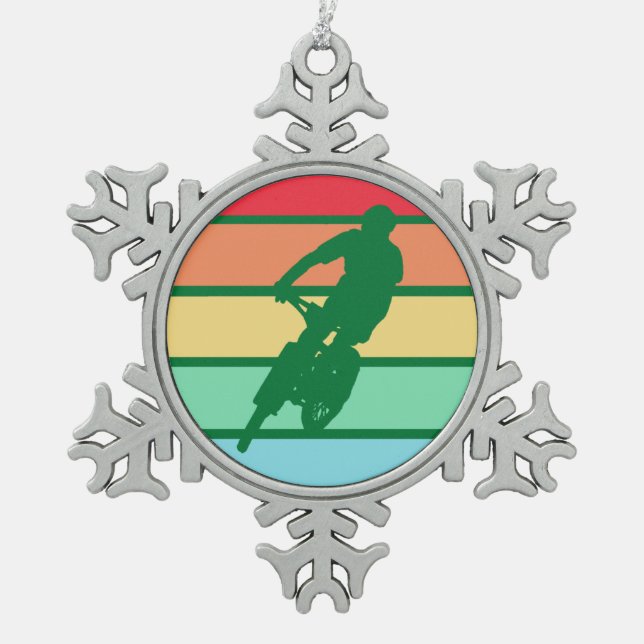 Ciclismo de montaña en el adorno de rayas de nieve (Anverso)