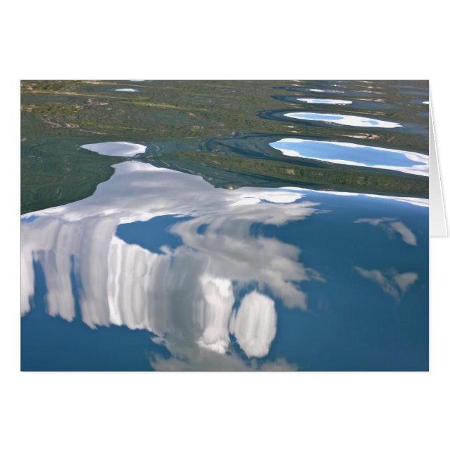 Cielo azul con la tarjeta en blanco de las (Anverso (Horizontal))