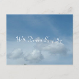 Cielo azul y postal de nubes blancas.