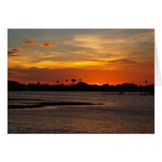 Cielo cristalino azul y anaranjado