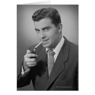 Cigarrillo para encender el hombre