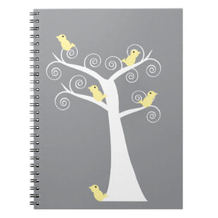 Cinco aves amarillas en un cuaderno de árbol