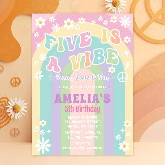 Cinco es una invitación de cumpleaños de ambiente