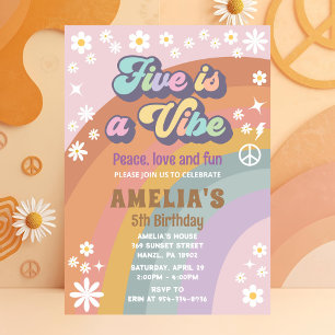 Cinco es una invitación de cumpleaños de ambiente