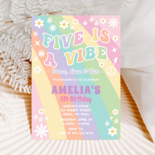 Cinco es una invitación de cumpleaños de ambiente
