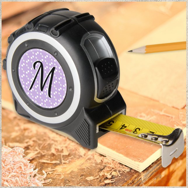Cinta Métrica Elegante Monograma Bonitos Patrón Lilac Púrpura (A pretty monogrammed tape measure, patterned with white and gray dots on light purple)