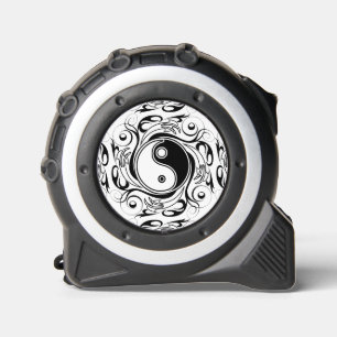 Cinta Métrica Símbolo de Yin & Yang estilo de tatuaje en negro y
