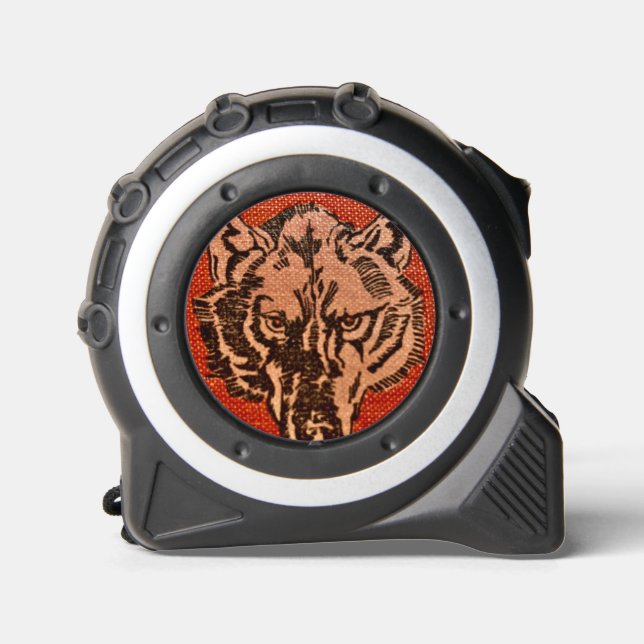Cinta Métrica Wolf Head on Red (Anverso)