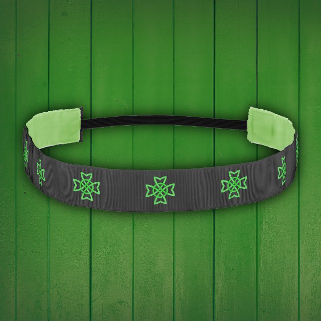 Cinta Para La Cabeza Knot celta verde irlandesa (Bright Green Celtic knot loops on black headband hair tie back for St Patricks Day.)
