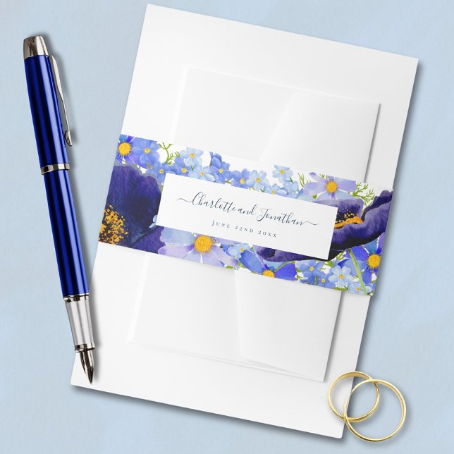 Cintas Para Invitaciones Boda de flores silvestres modernas (Modern blue summer floral watercolor wedding belly band with bride and groom names and wedding date)