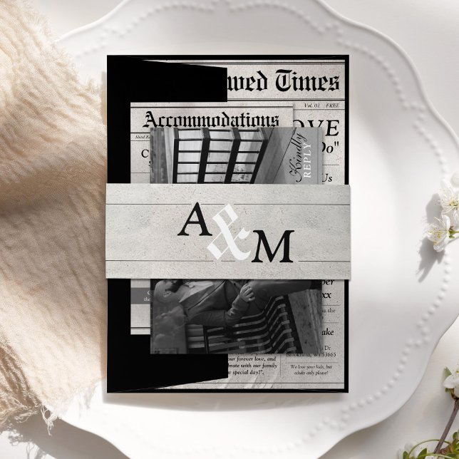 Cintas Para Invitaciones Elegante Suite Única de Invitación a Boda de Perió (Classic Newspaper Style Elegant black and white cute monogram initials invitation suite belly band)