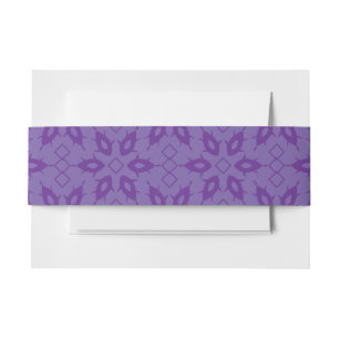 Cintas Para Invitaciones Un papel de envoltura blanco con un patrón repetid
