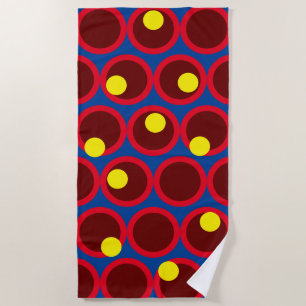 Círculos audaces de la toalla de color de la playa