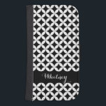 Círculos cuarto patrón blanco nombre negro funda d<br><div class="desc">Un estuche de teléfono flap con motivos en negrita en círculos gráficos. Personaliza este elemento con tu nombre. En este ejemplo se lee Whitney. Patrón blanco negrita en un fondo negro. Diseño de Sarah Trett.</div>