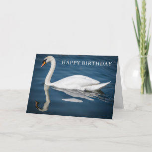 Cisne blanco y tarjeta de cumpleaños de agua azul