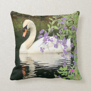 Cisne y almohada de las flores