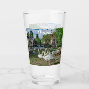 Cisnes blancos en el centro de Brujas