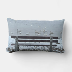 Cisnes, lago y banco - cojín