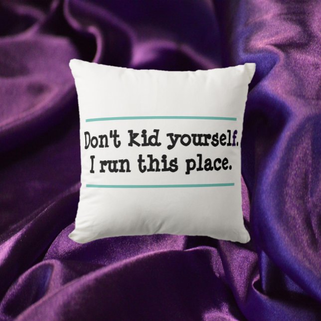 Cita divertida que llevo este Cojín decorativo (Bookmark my store! https://www.zazzle.com/store/capricepetit)