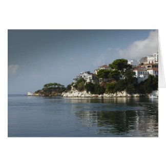 Ciudad de Skiathos desde el mar Aguas tranquilas