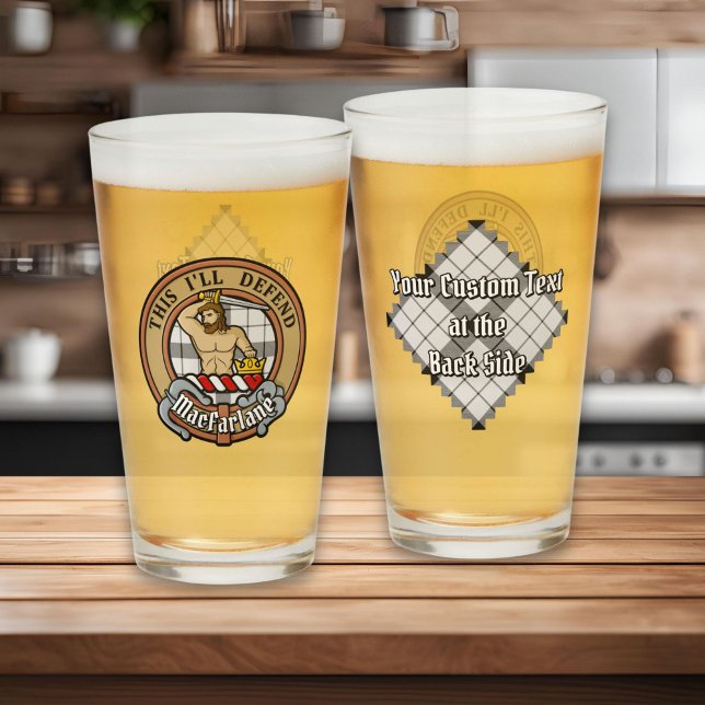 Clan MacFarlane Escudo sobre el tartán blanco y ne (Subido por el creador)