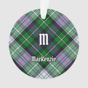 Clan MacKenzie se viste con el ornamento de Tartán