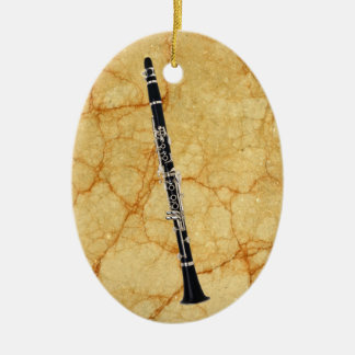 Clarinet en el ornamento pendiente oval de mármol