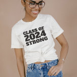 Clase de graduación de 2023<br><div class="desc">¡Clase de 2023 fuerte! Por un año como ningún otro, celebren la fuerza y la resistencia de su clase graduada. Esta camiseta audaz de tipo negro hace un gran regalo de graduación y es perfecta para fiestas de posgrado o para un grupo de amigos.</div>