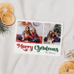 Clásico Simple Feliz Navidad Dos Fotos<br><div class="desc">Celebre la temporada con esta única y clásica tarjeta postal de dos festividades de Feliz Navidad con un toque de encanto vintage. El diseño minimalista muestra una elegante paleta de colores rojo y verde que evoca el espíritu acogedor del invierno. Su atractivo moderno y divertido, junto con la redacción tradicional,...</div>