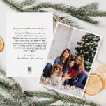 Clásico Simple Feliz Navidad Vertical Full Photo<br><div class="desc">Celebre la temporada con esta exclusiva y clásica tarjeta de vacaciones de fotos verticales de Feliz Navidad con un toque de encanto vintage. El diseño minimalista muestra una elegante paleta de colores rojo y verde que evoca el espíritu acogedor del invierno. Su atractivo moderno y divertido, junto con la redacción...</div>