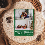 Clásico Verde Feliz Navidad Vertical 2 Foto<br><div class="desc">Celebre la temporada con esta exclusiva tarjeta de vacaciones de 2 fotos con un toque de encanto vintage. El diseño minimalista muestra una elegante paleta de colores verde y blanco que evoca el espíritu acogedor del invierno. Su atractivo moderno y divertido, junto con la redacción tradicional, crea un equilibrio perfecto...</div>