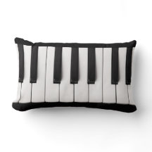 Claves de piano lanzan almohadas