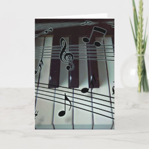 Claves de piano y notas de música