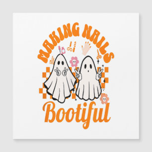 Clavos Haciendo un Hermoso Halloween