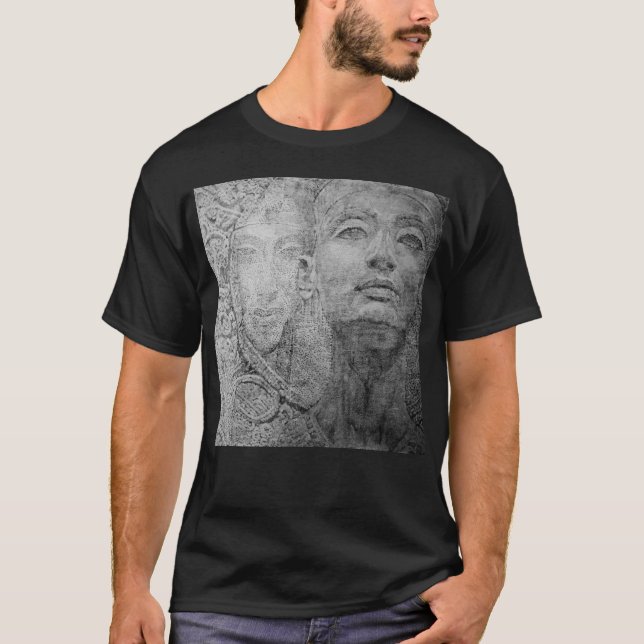 Cleopatra en la camiseta oscura básica (Anverso)