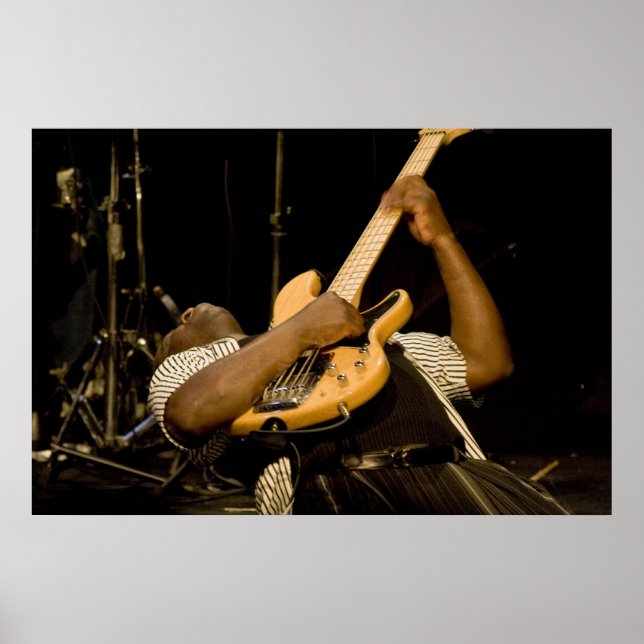 "Clyde" reproduce impresión de barras eléctricas (Frente)