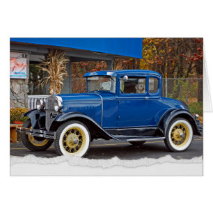 Coche antiguo de Diner con perro de Bichon Frise