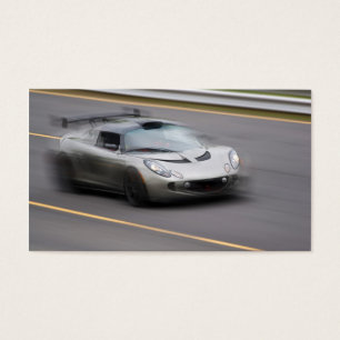 Coche de deportes que apresura